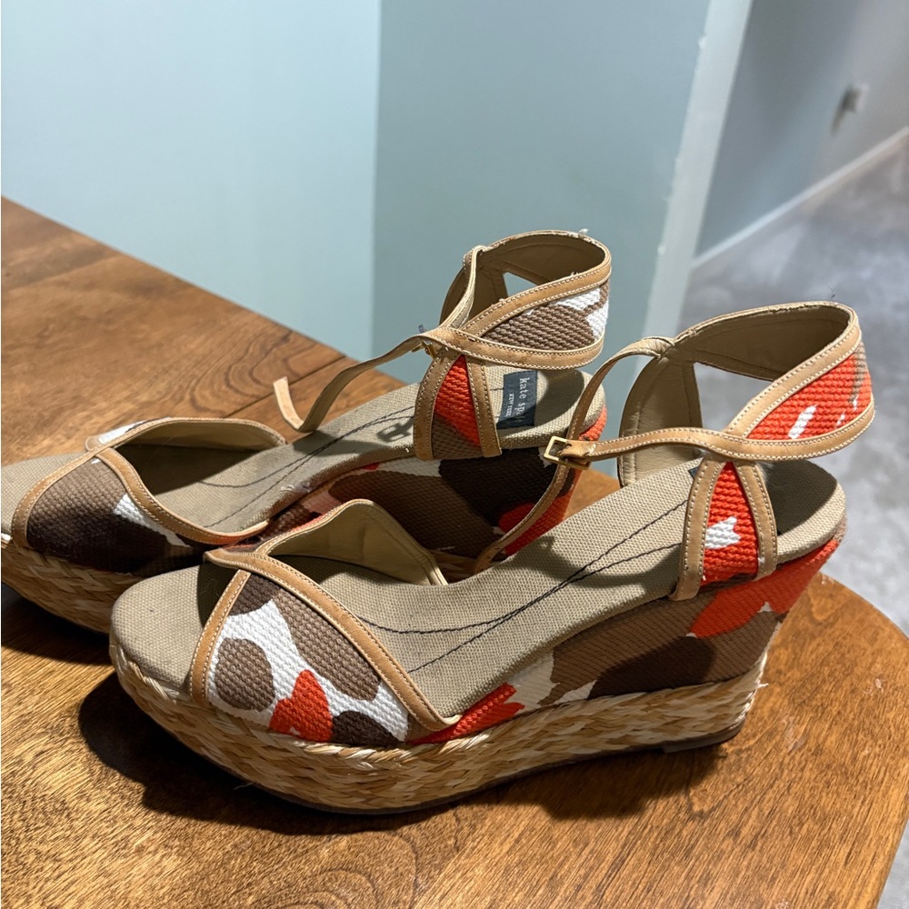 KATE SPADE NEW YORK AUTH $399 Women Orange and Brown Straw Wedge Sandals Size 8